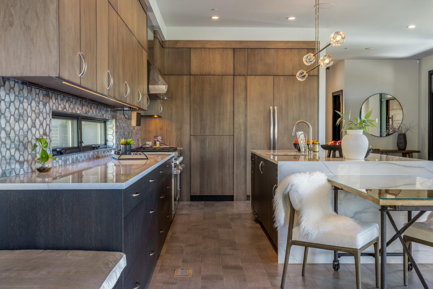 Kitchen with double islands and integrated refrigeration